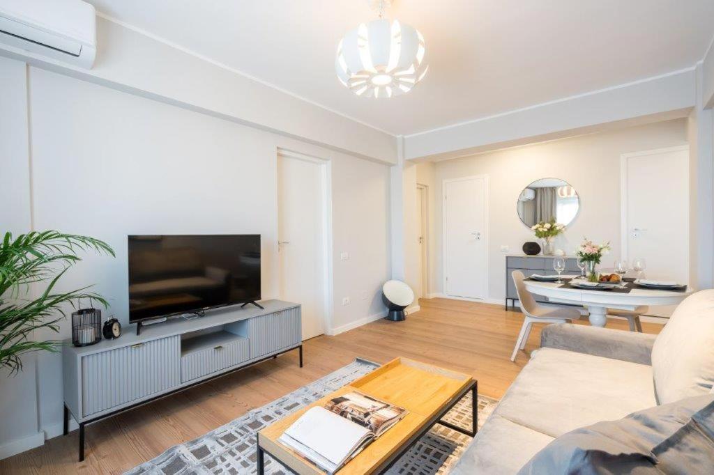 Downtown Modern - 2Br Apartment ブカレスト エクステリア 写真