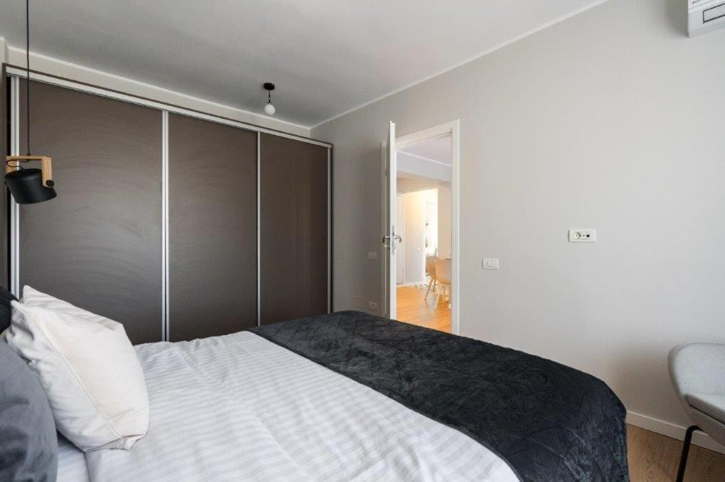 Downtown Modern - 2Br Apartment ブカレスト エクステリア 写真