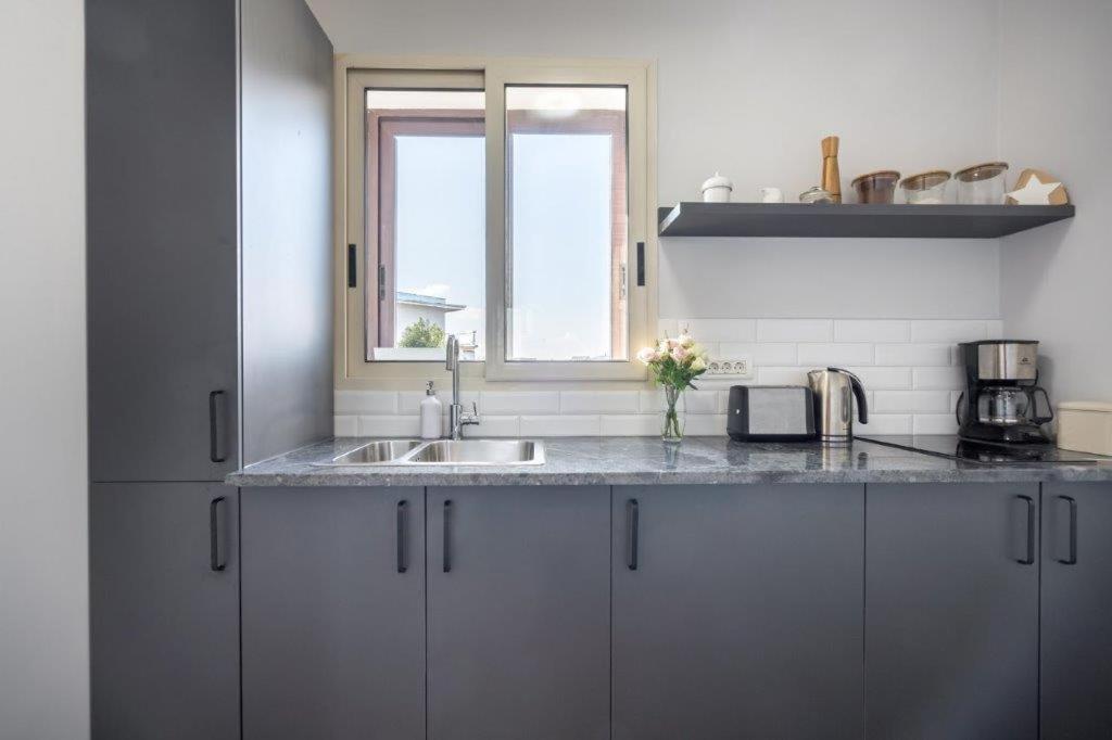 Downtown Modern - 2Br Apartment ブカレスト エクステリア 写真